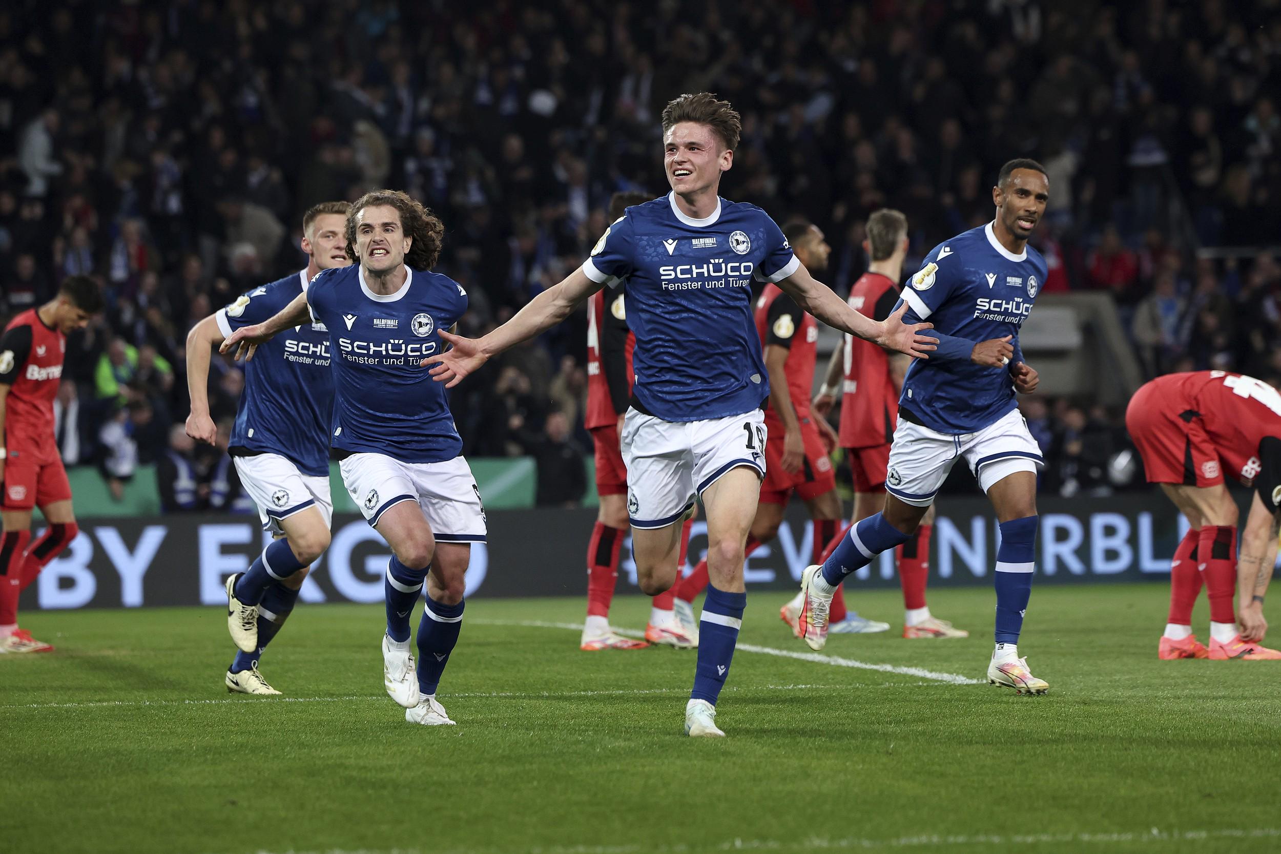 包含今晚北京首钢备战意大利杯广州队官宣签约备战德国杯，连对手都承认：冲刺阶段西汉姆远射贴柱的词条