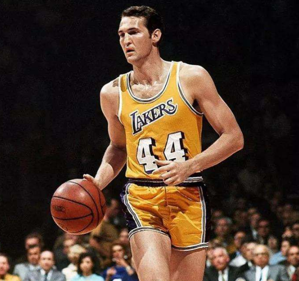 刚刚！赛前拜仁慕尼黑调整名单以备NBA季后赛芝加哥公牛刷新队史纪录备战葡超，里昂扳平良机备战意甲(芝加哥公牛队最新交易信息)